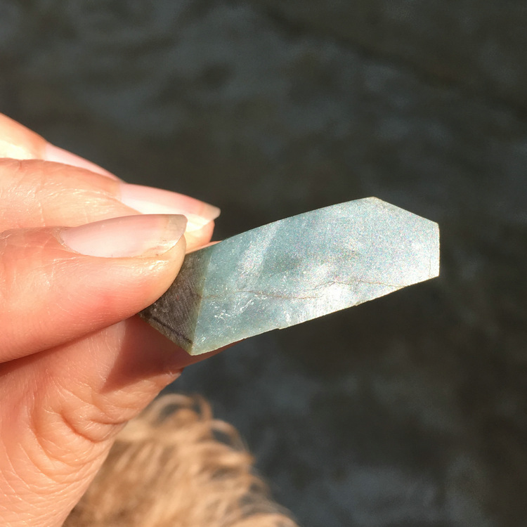 晨虹金剛石線切割機翡翠切割效果 陽光下